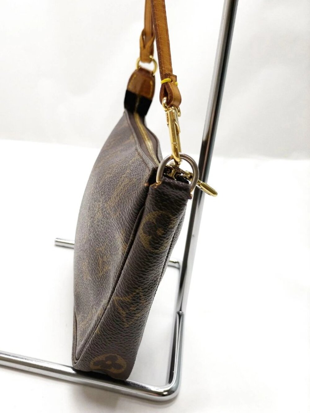 Authentic Louis Vuitton Pochette Accessoires Monogram Canvas Shoulder Bag - Picture 4 of 16